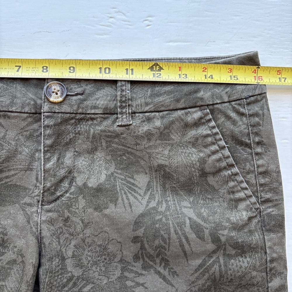 American Eagle Women 4 Bermuda Shorts Y2K Green Floral‎ Tropical Stretch Cotton - Picture 6 of 8